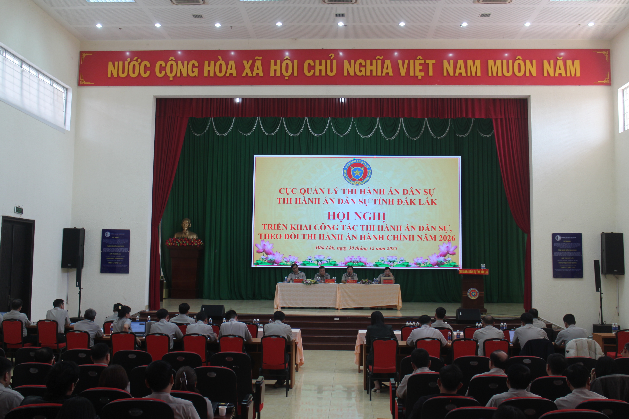 Thi hành án dân sự tỉnh Đắk Lắk đã tổ chức hội nghị Tập huấn nghiệp vụ Thi hành án dân sự; Tổng kết công tác THADS năm 2025 và triển khai nhiệm vụ, chỉ tiêu năm 2026